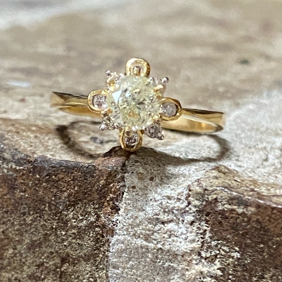 GENUINE NATURAL DIAMOND Engagement Ring Solid 14KT GOLD - Picture 4 of 17
